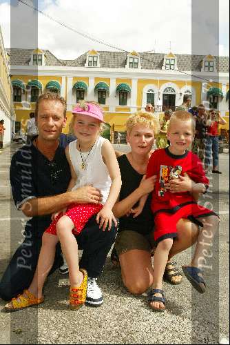 Curacao 67 mei 2002
Prins Willem Alexander en Maxima bezoeken Curacao
Ron Boszhard met gezin