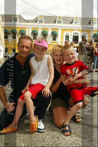 Curacao 67 mei 2002
Prins Willem Alexander en Maxima bezoeken Curacao
Ron Boszhard met gezin