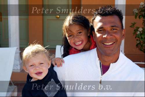 St Tropez 4 mei 2002
Ruud Gullit met Maxime en Joelle





Peter Smulders bv