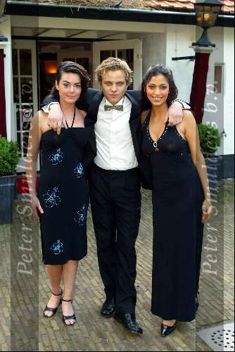 Hooge Vuursche 31 mei 2002
Presentatie tijdschrift van Glamago
Sander Foppele met Touriya en Kim Lian v d Meij