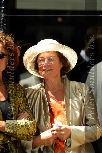 Amsterdam 1 juni 2002
Trouwen Trijntje Oosterhuis en Sander v d Eeden
Moeder trijntje