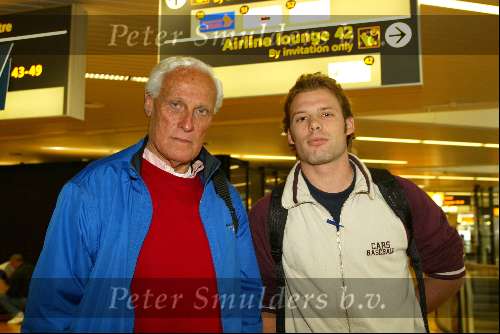 Amsterdam 5 mei 2002
Willem Oltmans en Bart BB op schiphol