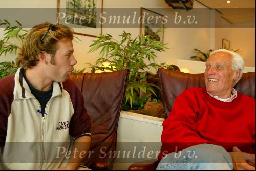 Amsterdam 5 mei 2002
Willem Oltmans en Bart BB op schiphol