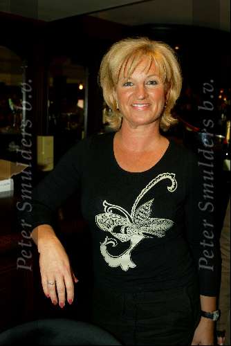 Laren 21 mei 2003
borden beschilderen voor het goede doel in het restaurant van Rene Froger
anita meier