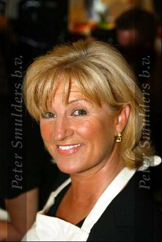 Laren 21 mei 2003
borden beschilderen voor het goede doel in het restaurant van Rene Froger
anita meier