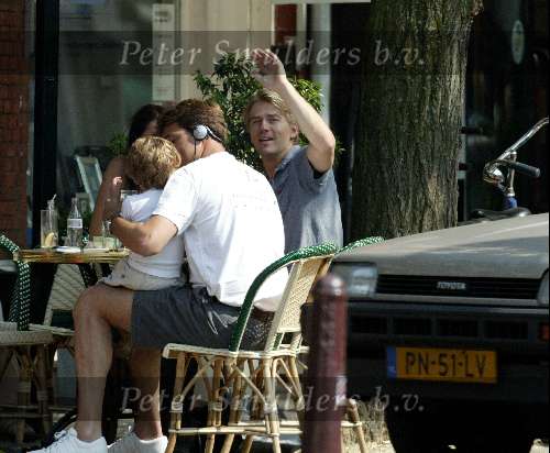 Amsterdam 30 mei 2003
Reinout Oerlemans op terras met Tijmen Daniele antonie kamerling en isa hoes