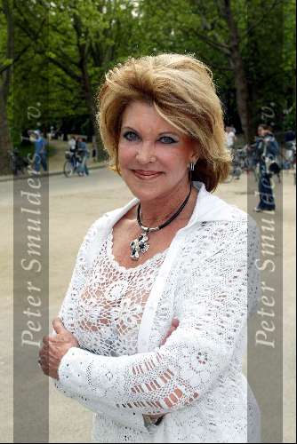 Amsterdam 27 mei 2003
astrid engels  bij roseparty in het vondelpark