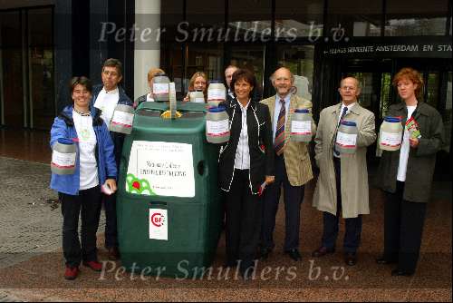 Amsterdam 19 mei 2003
astrid joosten collecteert voor de epilepsiebestrijding