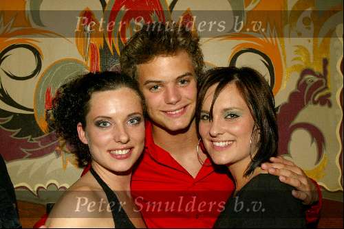 Amsterdam 15 mei 2003
premiere the matrix in tuschinski
jimIdols met aukje v ginneken en marieke v ginneken