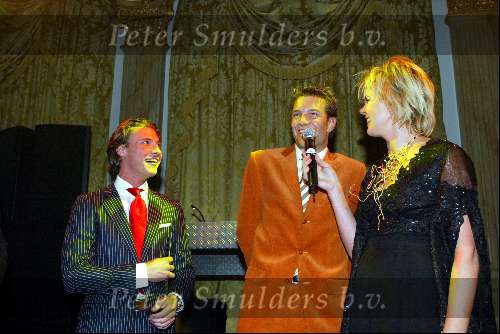Amsterdam 6 oktober 2003
Beau Monde awards in het amstel hotel
Bas Muijs en Martijn Lussink en irene moors