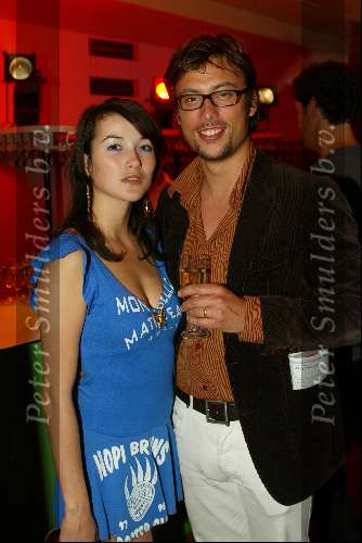 Rotterdam 8 mei 2003
Premiere Onze Jeugd met katja schuurman johnny de mol jr en teun Kuilboer in oude luxor theater
birgit schuurman met man