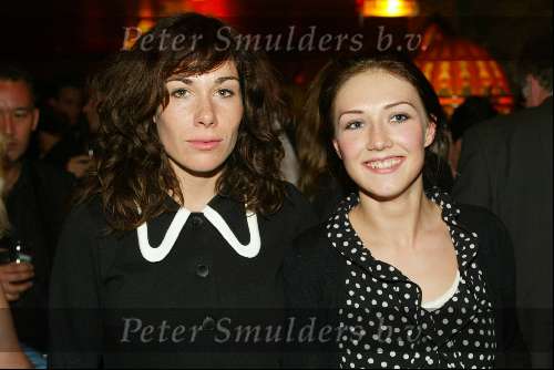 Amsterdam 15 mei 2003
premiere the matrix in tuschinski
carice v Houten en halina reijn