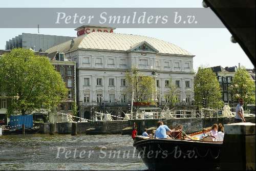 Carre aan de Amstel
Op de voorgrond een reddingsbootsloep