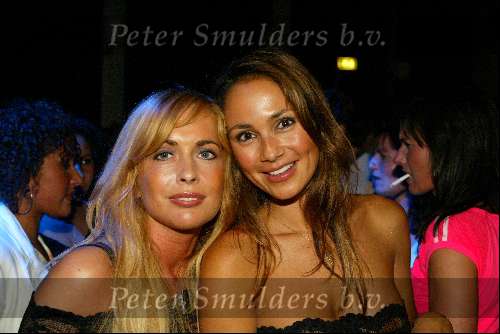 Amsterdam 23 mei 2003
save the oerang oetang in hotel arena
chantal bakker met .....