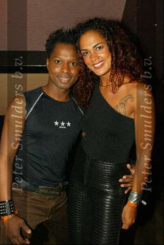 Amsterdam 23 mei 2003
save the oerang oetang in hotel arena
chimene v oosterhout met tatoeage enjuan wells