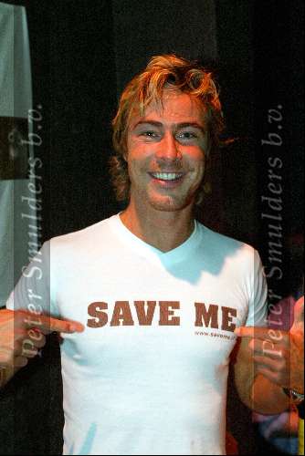 Amsterdam 23 mei 2003
save the oerang oetang in hotel arena
chris zegers