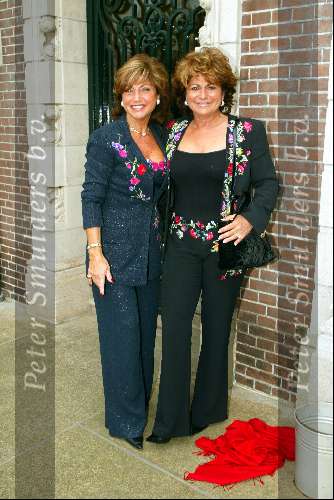 Amsterdam 21 mei 2003
presentatie boek mart Visser in  het tropenmuseum
christine Kroonenberg met netty v d veer