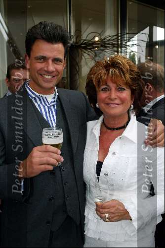 Amsterdam 27 mei 2003
haringparty in hilton amsterdam
christine kroonenberg met vriend