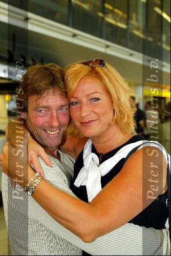 Schiphol 5 mei 2003
vertrek bobo in the bush 
Christine v d Horst