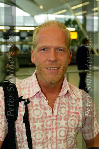 Schiphol 5 mei 2003
vertrek bobo in the bush 
Danny Rook