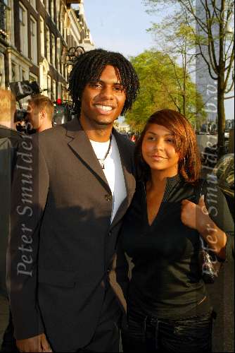 Amsterdam 6 mei 2003
Premiere O what a night in carre
david idols met vriendin