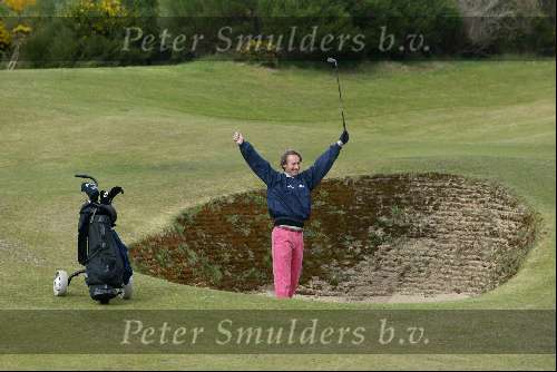 Schotland 10 mei 2003
Skibo Castle
Ed Beeftink ( persoonlijke huisarts van Prins willem alexander en andere leden van het koninklijk huis )
Op de Carnegie golfclub golfend
spelend vanuit de bunker