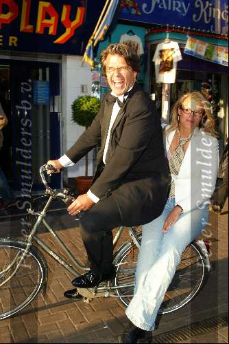 Amsterdam 26 mei 2003
premiere intervieuw in tuschinski
emile ratelband met dochter minou ratelband op de fiets