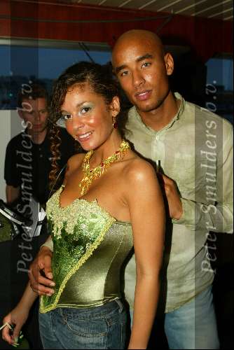 Amsterdam 22 mei 2003
FHM party op boot
Fajah lourens met tatoeage met vriend