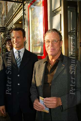 Amsterdam 6 mei 2003
Premiere O what a night in carre
frans molenaar
