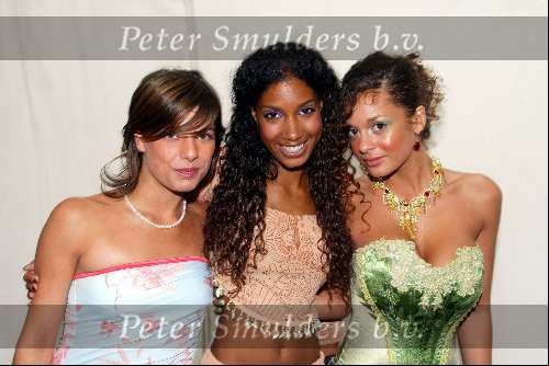 Amsterdam 22 mei 2003
FHM party op boot
Robine v d meer en Phaedra Hoste
georgina kwayke