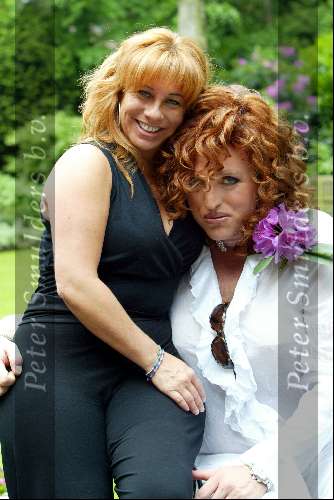 Laren 26 mei 2003
Gordon vermomd als vanessa (connie breukhoven)