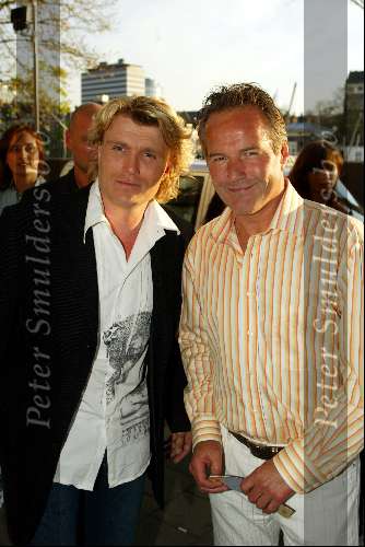 Amsterdam 6 mei 2003
Premiere O what a night in carre
Hans Klok met vriend