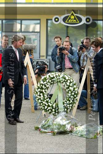 Hilversum 6 mei 2003
herdenking moord pim fortuyn op mediapark
hans smolders