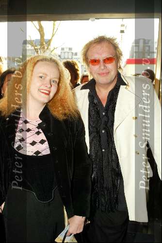 Amsterdam 6 mei 2003
Premiere O what a night in carre
jan Arntzen met zus