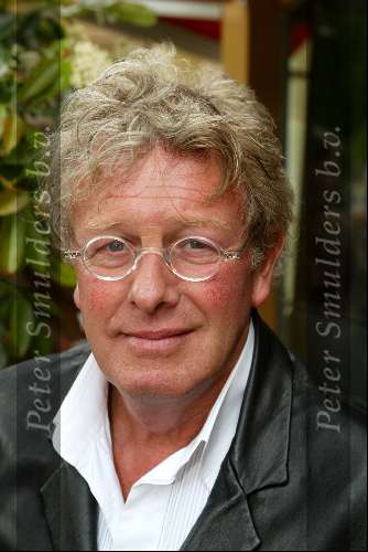 Laren 21 mei 2003
borden beschilderen voor het goede doel in het restaurant rene froger
jan des Bouvrie