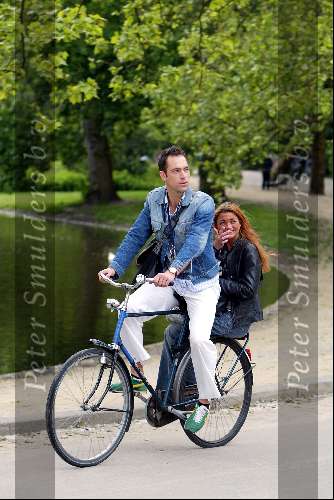 Amsterdam 27 mei 2003
jeroen biegstraten vriendin op de fiets in het vondelpark
Peter Smulders bv
