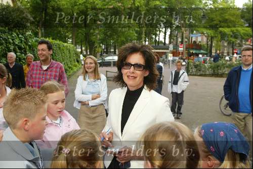 Laren 21 mei 2003
borden beschilderen voor het goede doel in het restaurant rene froger
jet v d meij