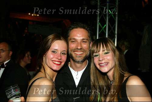 Amsterdam 15 mei 2003
premiere the matrix in tuschinski
Jop de Vries met 2 dames