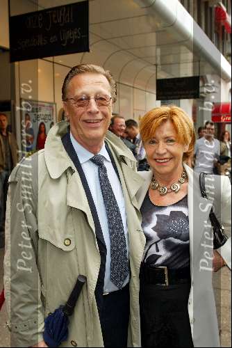 Rotterdam 8 mei 2003
Premiere Onze Jeugd 
john de mol sr met vrouw