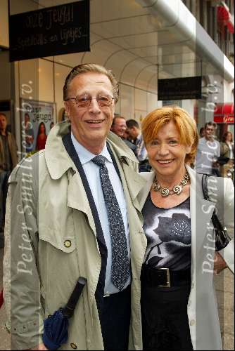 Rotterdam 8 mei 2003
Premiere Onze Jeugd 
john de mol sr met vrouw