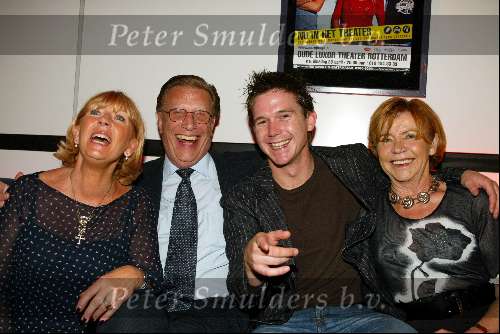 Rotterdam 8 mei 2003
Premiere Onze Jeugd met johnny de mol  in oude luxor theater
john de mol sr met vrouw en willeke alberti