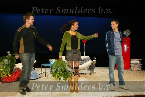 Rotterdam 8 mei 2003
Premiere Onze Jeugd met katja schuurman johnny de mol en teun Kuilboer in oude luxor theater