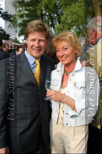 Amsterdam 27 mei 2003
haringparty in hilton amsterdam
sander simons en lisette hordijk