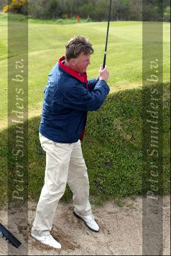 Schotland 10 mei 2003
Skibo Castle
The Carnegie Golfcourse
Louis v Gaal slaat vanuit de bunker