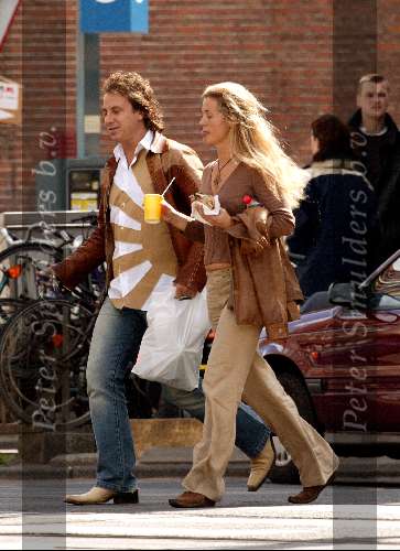 Amsterdam 3 mei 2003
Marco Borsato winkelen met een vriendin