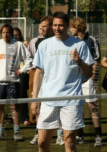 Amsterdam 10 mei 2003
Marco v Basten bij voetvolley in amsterdam