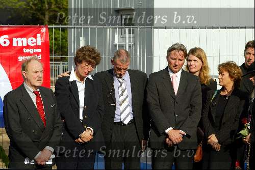 Hilversum 6 mei 2003
herdenking moord pim fortuyn op mediapark
martin fortuyn, hans smolders, bob smalhout en hulpverlener