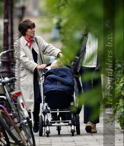 AMSTERDAM 23 mei 2003
Prinses Marilene winkelen met moeder anna en lucas
