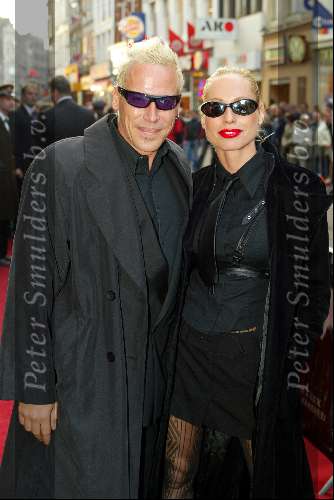 Amsterdam 15 mei 2003
Premiere the matrix in tuschinski
micha klein met vriendin