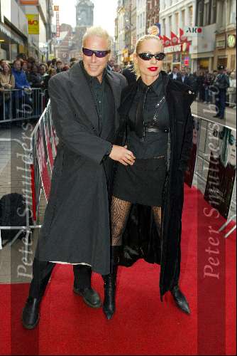 Amsterdam 15 mei 2003
Premiere the matrix in tuschinski
micha klein met vriendin